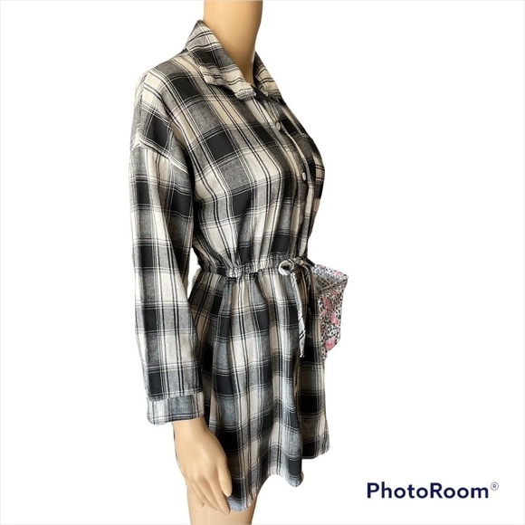 SHIRT DRESS BLACK & WHITE PLAID LONG SLEEVE Size M - Picture 2 of 5